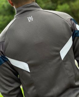 CHAQUETA REAL MADRID GRIS 24/25