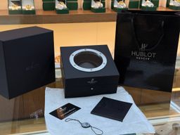 הובלוט 45 מ"מ לגברים – 1:1, אוטומטי שוויצרי, קופסא וניירות מקוריים