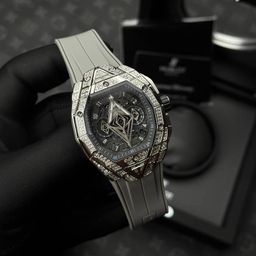 הובלוט 45 מ"מ לגברים – 1:1, אוטומטי שוויצרי, קופסא וניירות מקוריים