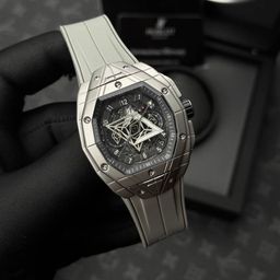 הובלוט 45 מ"מ לגברים – 1:1, אוטומטי שוויצרי, קופסא וניירות מקוריים