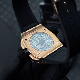 הובלוט 45 מ"מ לגברים – 1:1, אוטומטי שוויצרי, קופסא וניירות מקוריים