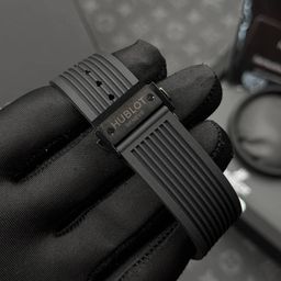 הובלוט 45 מ"מ לגברים – 1:1, אוטומטי שוויצרי, קופסא וניירות מקוריים