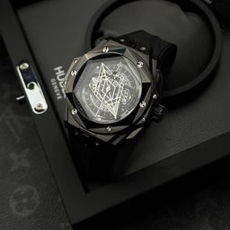 הובלוט 45 מ"מ לגברים – 1:1, אוטומטי שוויצרי, קופסא וניירות מקוריים