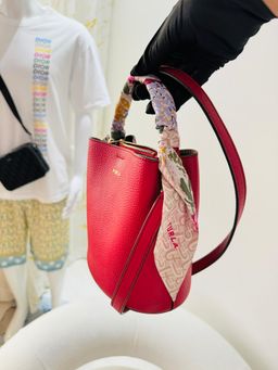 Bolsa hobo furla reversível 