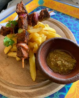 Brochettes de viande de boeuf + frites - CAFE ANTOINE