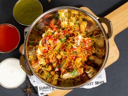 سمبوسة شات (samosa chaat)