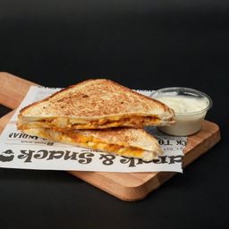 ساندوتش دجاج ماسالا محمص بالجبن (Toasted Chicken Masala With Cheese Sandwich)