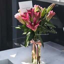 LILIES VASE ARRANGEMENT