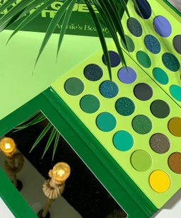 Annie’s beauty drama queen eyeshadow