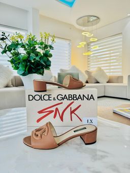 Chinelos Dolce Gabbana com salto 