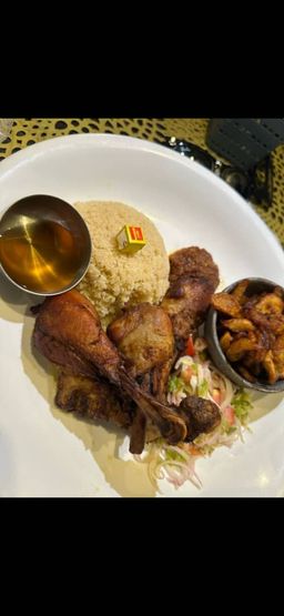 Garba+pilon de Poulet et Aloco - FLORA FOOD