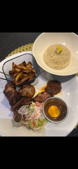 Garba+pilon de Poulet et Aloco - FLORA FOOD