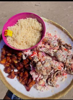 Garba(Atiéké + aloco+ gésier de poulet) - FLORA FOOD