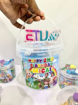 PREFILLED ROUND BUCKETS (SNACKS INCLUDED) 