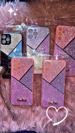 MOM-ments in Tech 🛍️🛒📱🤳