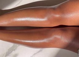 BRIGHTENING BODY OIL