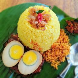 Nasi Kuning Telur