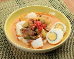 LONTONG SAYUR TELUR