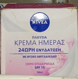 Nivea Ess. Moist. Day Cream Almond Oil 50ml