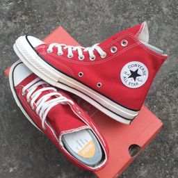 couleur rouge semelle blanche