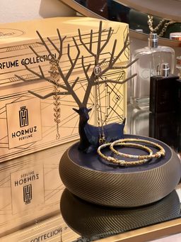 منظم اكسسوارات بتصميم غزال