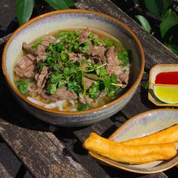 Stir-Fried Medium-Rare Beef (with garlic)/ Phở Tái Lăn