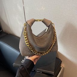 Velvet material shoulder bag.