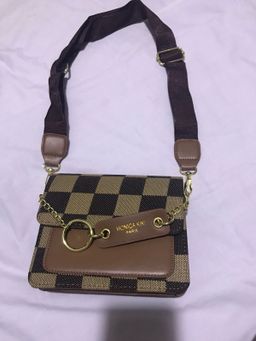 Geometric print sling bag.