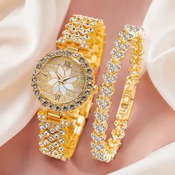 Luxury Women's Quartz Watch with Diamond Small Dial and Bracelet Creative Diamond Quartz Watch Girls Hand Chain Watch