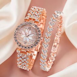 Luxury Women's Quartz Watch with Diamond Small Dial and Bracelet Creative Diamond Quartz Watch Girls Hand Chain Watch