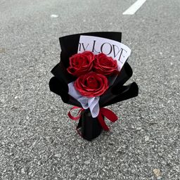 Red Rose ( Black Wrapping)