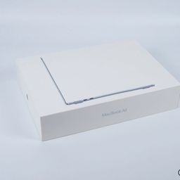 MacBook Air M4 — Modèle A3240 (Sky, 2025)