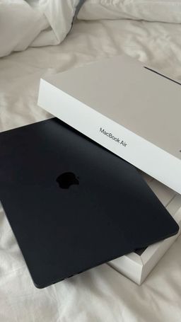 MacBook Air M4 — Modèle A3240 (Sky, 2025)