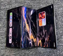 BRAND NEW HUAWEI MATE XT/ ULTIMATE DESIGN Tri fold 5G