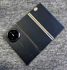 BRAND NEW HUAWEI MATE XT/ ULTIMATE DESIGN Tri fold 5G