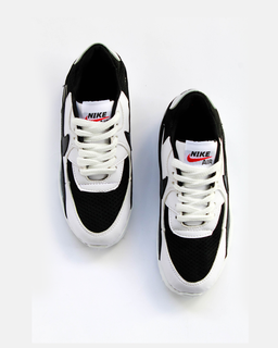 MAX BLANCO CON NEGRO