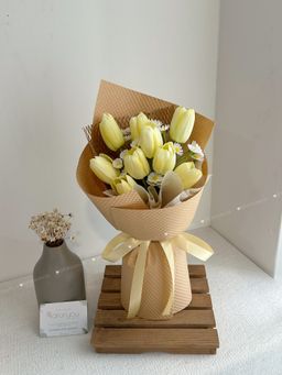 9 Stalk Artificial Tulip Bouquet 