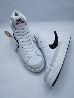 BLAZER MID