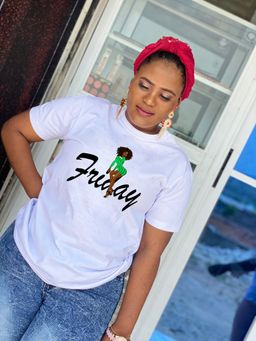 🖤 Friday Mood Activated – Chic Lady T-Shirt for the Weekend Vibes