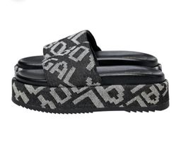 Thick bottom slippers (Black)