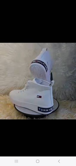 Chaussures Hommes Excellente Qualité & beau Design. Pointure 40 à 45. Prix 22 000  FCFA  Bénéfice 2000 FCFA/Chaussure vendu. Offre valable 30 jours renouvelable.