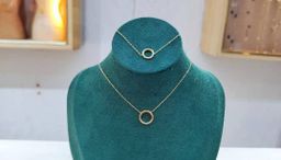  Bijoux, Or Plaqué. Prix de vente: 25 000 FCFA  Bénéfice: 2000 FCFA/Bijoux Vendu.  Offre valable 30 jours renouvelable.