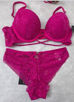 Lingerie Dame Excellente Qualité - Original Importé. Prix de vente: 13000 FCFA  Bénéfice 2000/Article vendu. Offre valable 30 jours renouvelable.