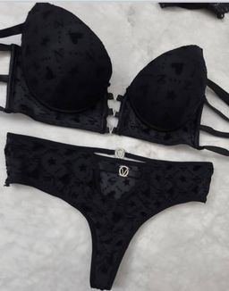 Lingerie Dame Excellente Qualité - Original Importé. Prix de vente: 13000 FCFA  Bénéfice 2000/Article vendu. Offre valable 30 jours renouvelable.