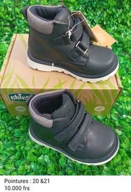 Chaussures Enfants de Marque CHICCO. Prix de vente: 15 000 FCFA  Bénéfice: 2000 FCFA. Offre valable 30 jours renouvelable.