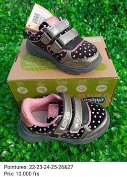 Chaussures Enfants de Marque CHICCO. Prix de vente: 15 000 FCFA  Bénéfice: 2000 FCFA. Offre valable 30 jours renouvelable.