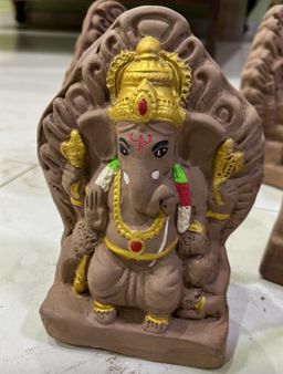 6”-8” Lal bag  ka Raja Simple Highlights With Gold Jewelry 