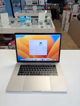 MacBook Pro 15inch Touchbar i7/16/2TB Brand New battery