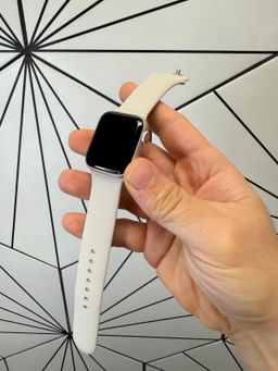 Apple Watch SE 2ed Gen Starlight 40mm New with Apple care till 2026