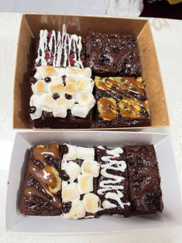 4pcs Mini Assorted Brownies 